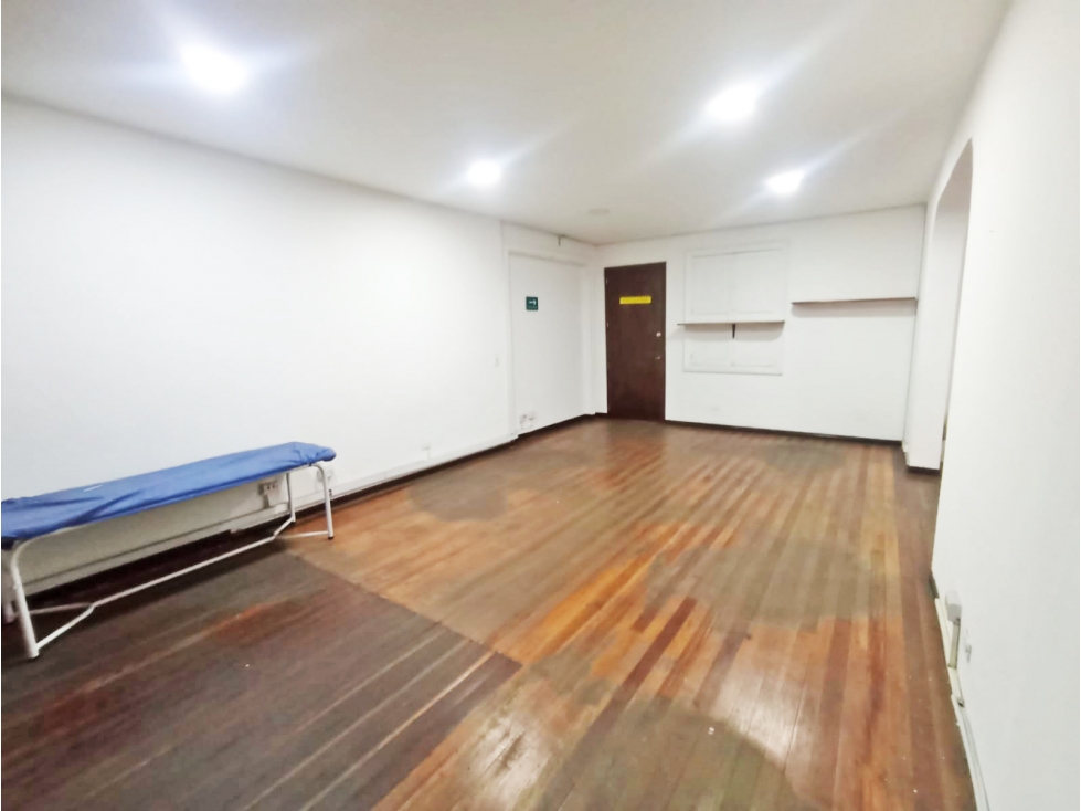 CASA LOTE 2 NIVELES EN VENTA EN EL CENTRO CERCA DE LA AVENIDA ORIENTAL — foto 3