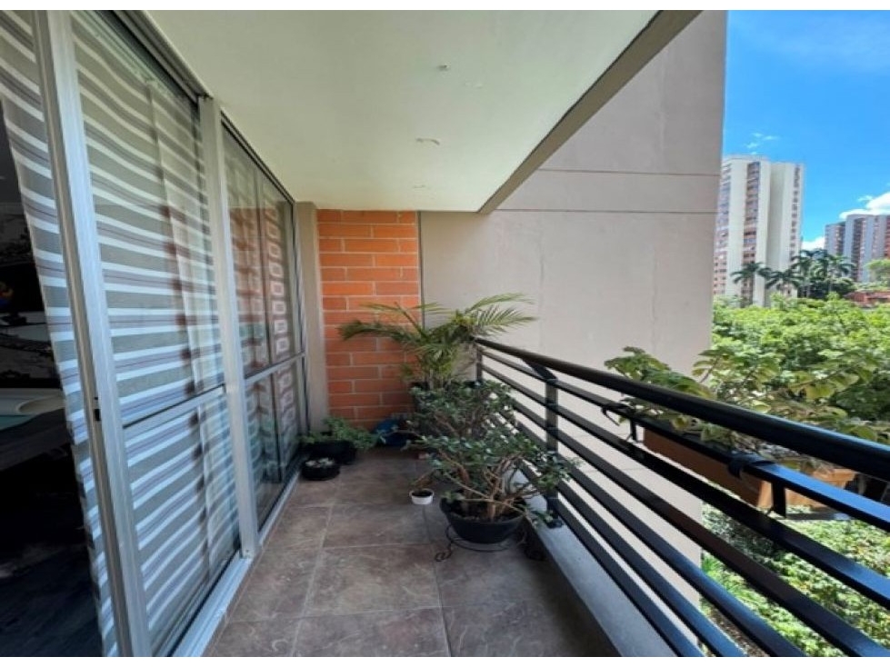 APARTAMENTO REMODELADO EN VENTA EN UNIDAD EN LOMA DE LOS BERNAL — foto 3