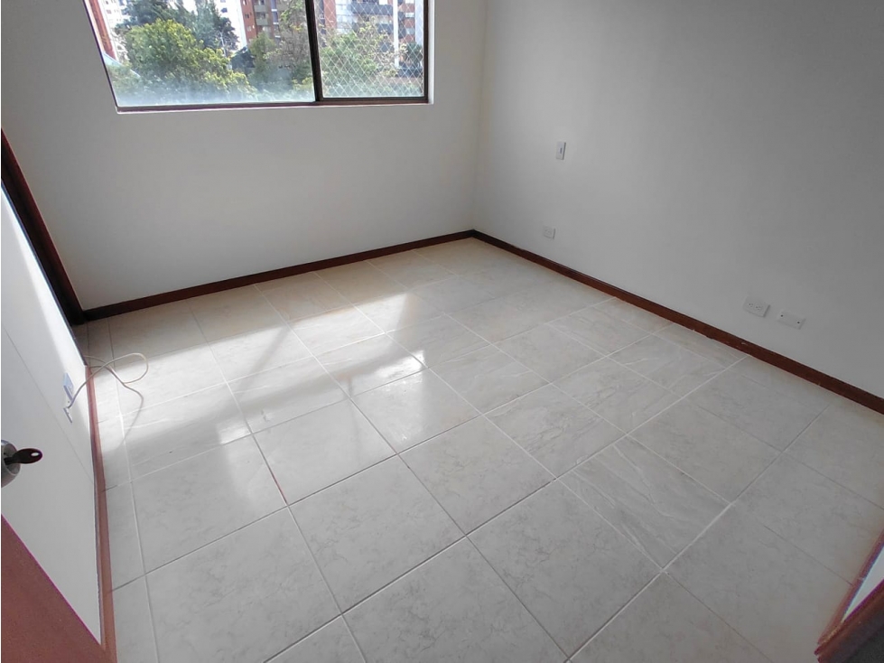 VENTA DE APARTAMENTO EN LOMA DE LOS BERNAL — foto 4