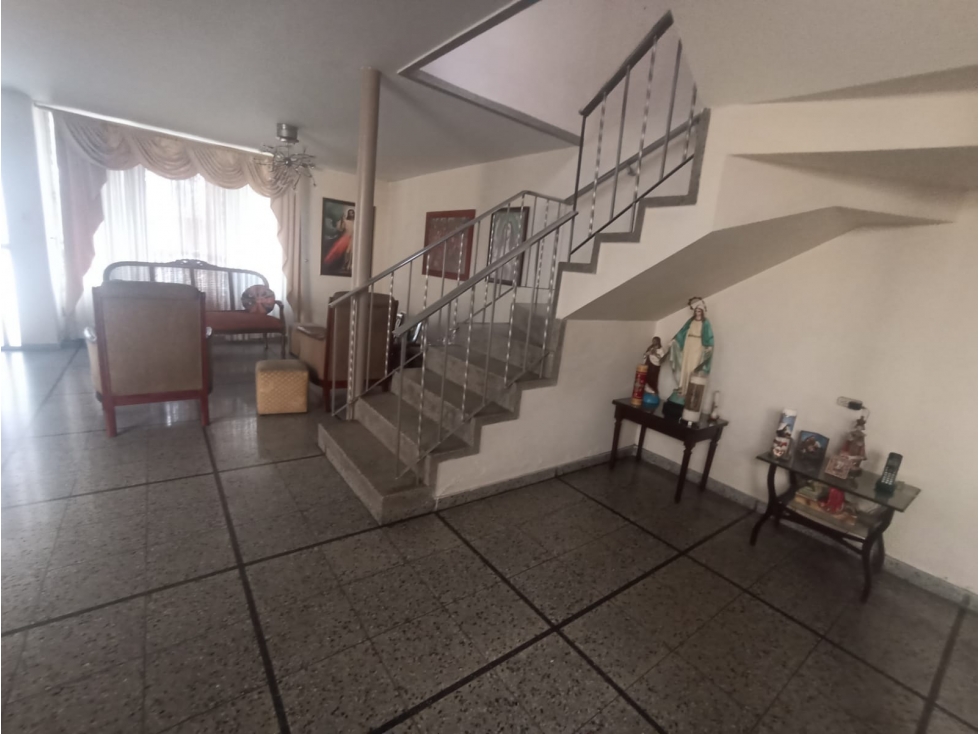 CASA UNIFAMILIAR DE 2 NIVELES EN VENTA EN LAURELES NOGAL — foto 4