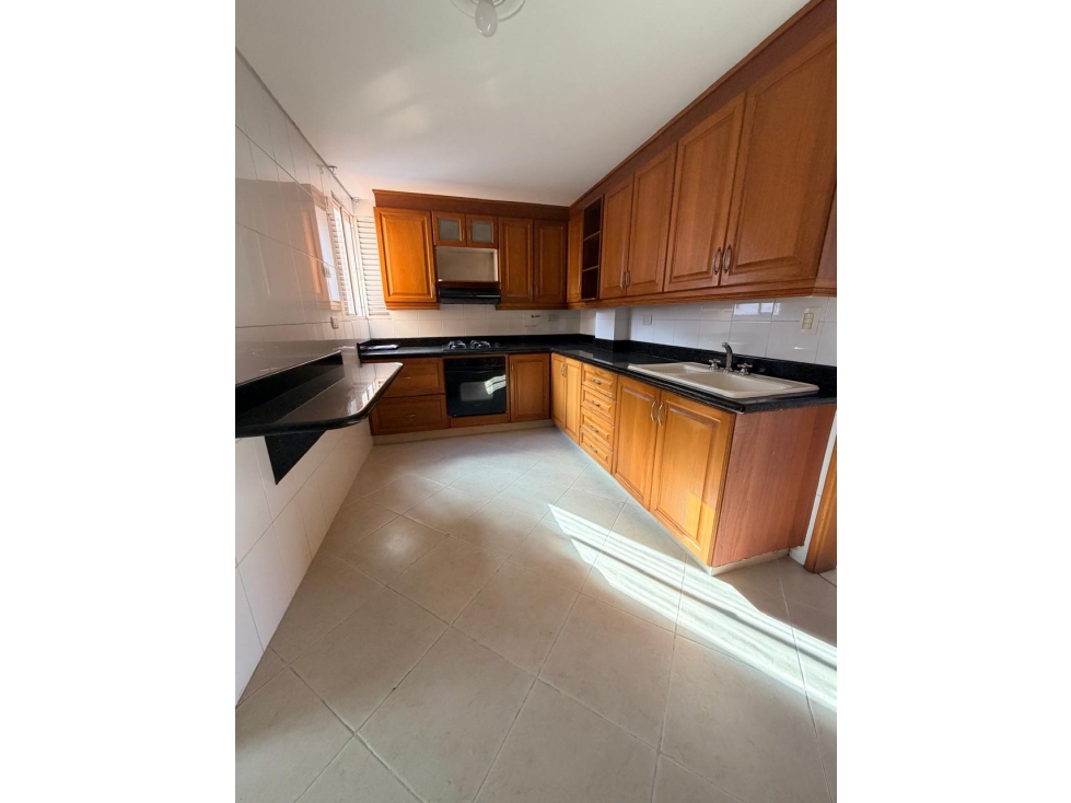 VENDO LINDÍSIMO APARTAMENTO EN EL CORAZÓN DE LAURELES, PISO ALTO — foto 4