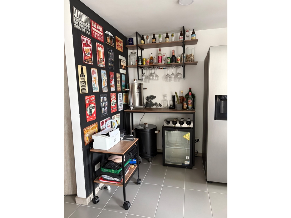 VENTA APARTAMENTO EN LOMA DE LOS BERNAL — foto 3