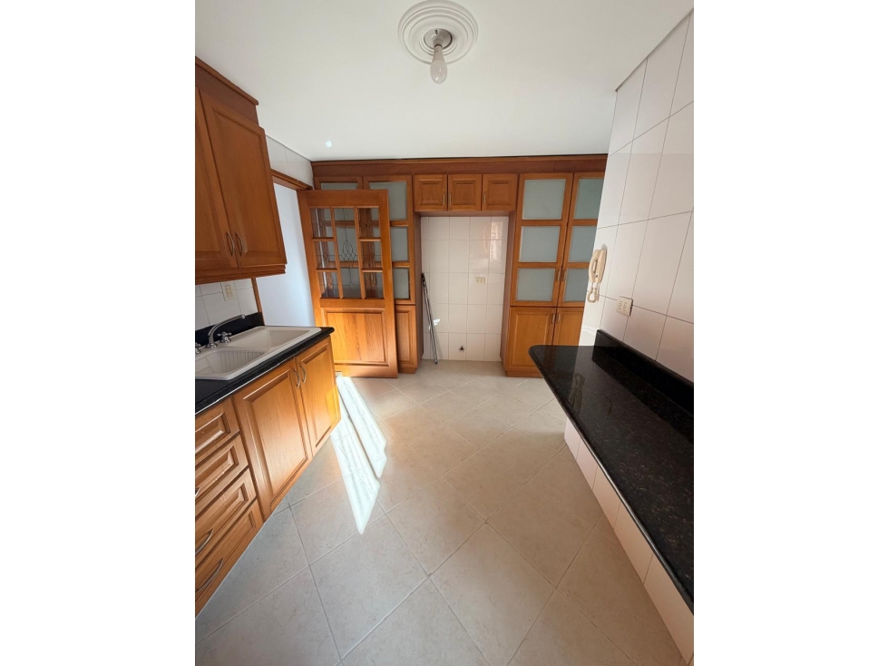 VENDO LINDÍSIMO APARTAMENTO EN EL CORAZÓN DE LAURELES, PISO ALTO — foto 5