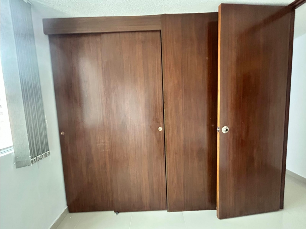 VENTA APARTAMENTO EN LOMA DE LOS BERNAL — foto 4