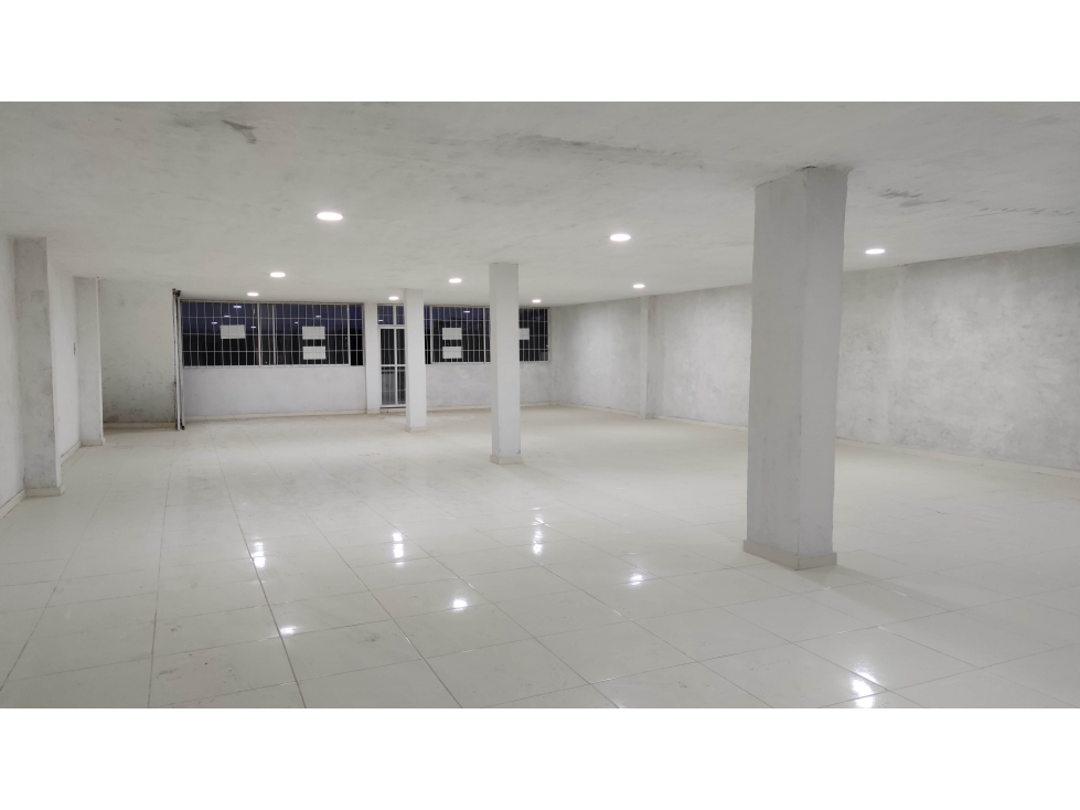 ARRIENDO INMUEBLE PARA OFICINAS SOBRE TRONCAL DE ENTRADA A CARTAGENA