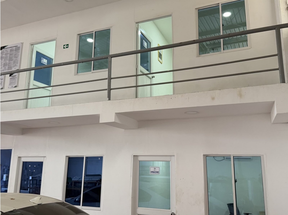 Bodega de 1390 mt2 lote + 484 mt2 oficinas en Zona Industrial de CTG - 2