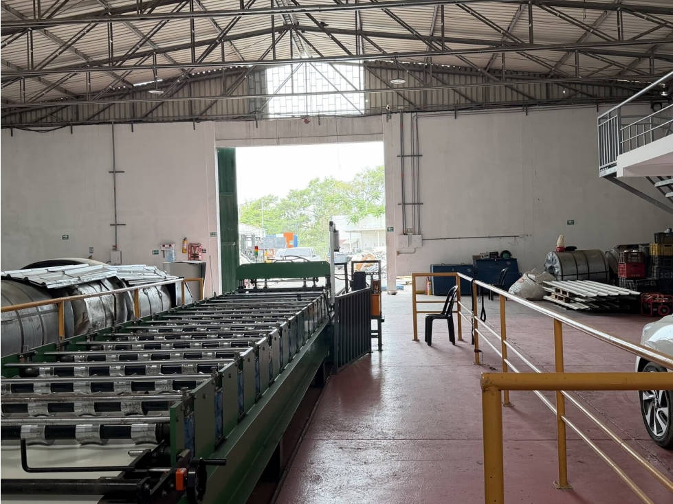 Bodega de 1390 mt2 lote + 484 mt2 oficinas en Zona Industrial de CTG - 5