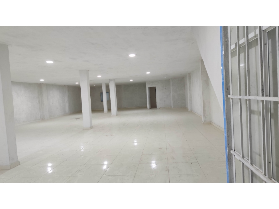 ARRIENDO INMUEBLE PARA OFICINAS SOBRE TRONCAL DE ENTRADA A CARTAGENA — foto 3