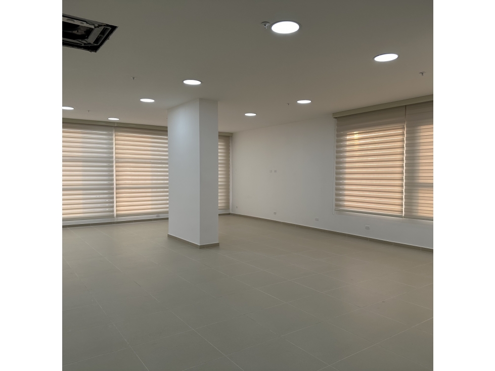 Arriendo Lujosa Oficina frente a Sociedad Portuaria en Manga Cartagena — foto 3