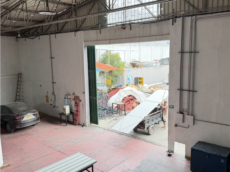 Bodega de 1390 mt2 lote + 484 mt2 oficinas en Zona Industrial de CTG - 4