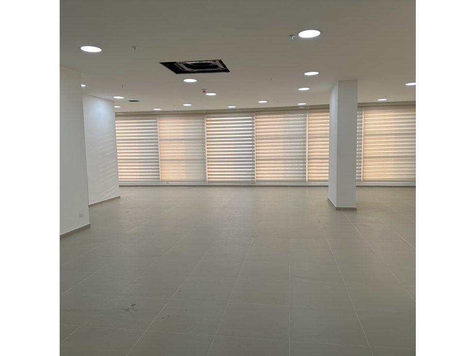 Arriendo Lujosa Oficina frente a Sociedad Portuaria en Manga Cartagena — foto 2