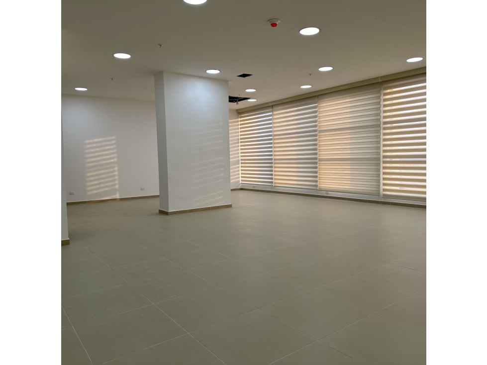Arriendo Lujosa Oficina frente a Sociedad Portuaria en Manga Cartagena — foto 5