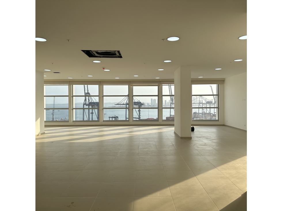Arriendo Lujosa Oficina frente a Sociedad Portuaria en Manga Cartagena — foto 4