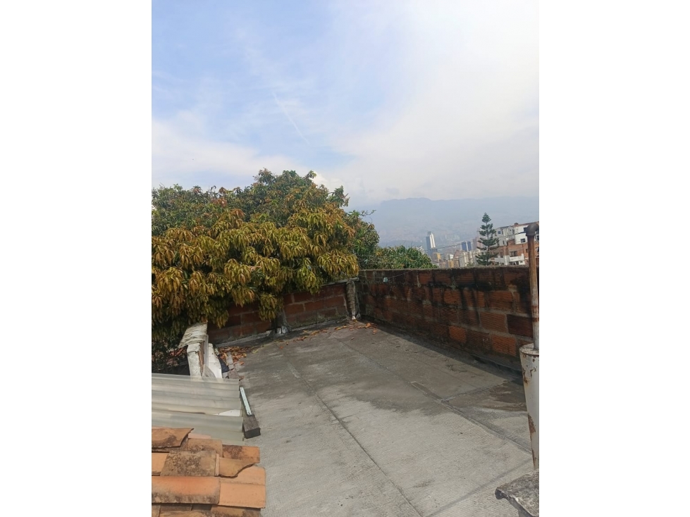 Casa lote en venta en La Milagrosa, Medellín — foto 2