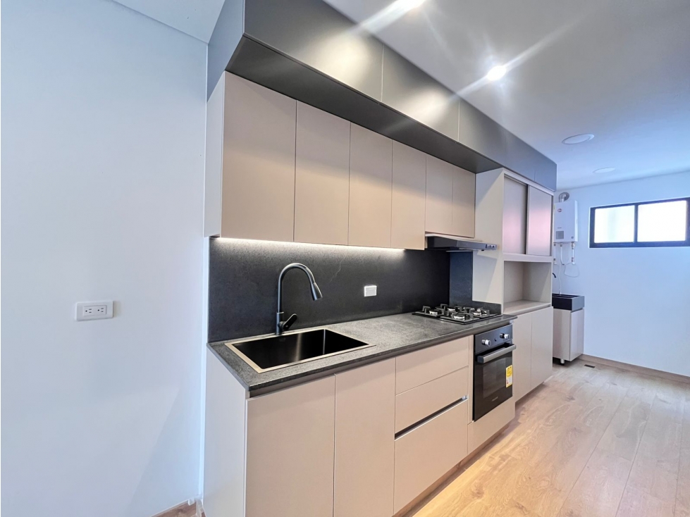 Apartamento con licencia comercial 86m² Conquistadores — foto 2