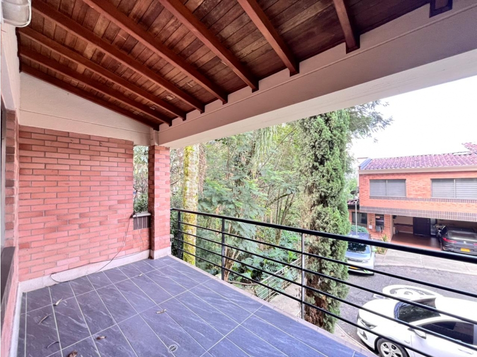 Casa para la venta en la Loma Benedictinos 274m²
