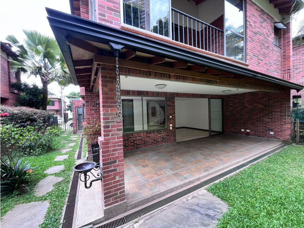 Venta Casa con Jardín Cola del zorro 240m²