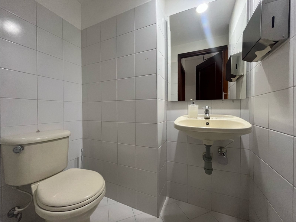 Venta de oficina en la Aguacatala 135m² excelente ubicación. — foto 4