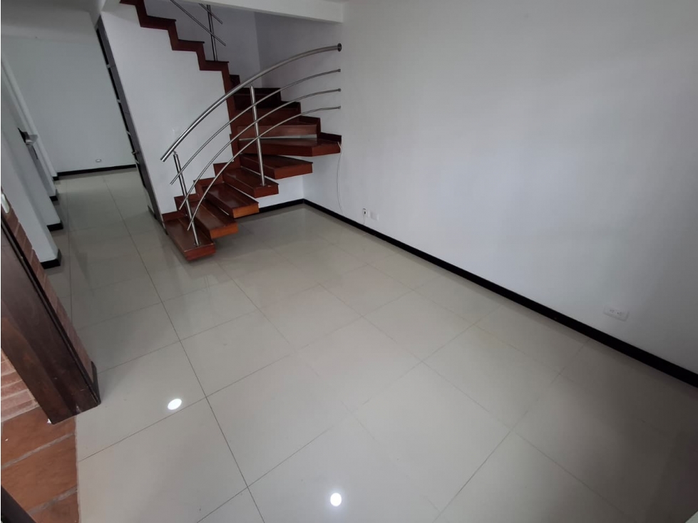 SE VENDE CASA EN CONJUNTO CERRADO EN EL NORTE DE ARMENIA