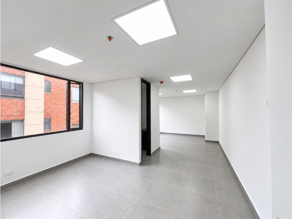 OFICINA - CONSULTORIO EN ARRIENDO - 3