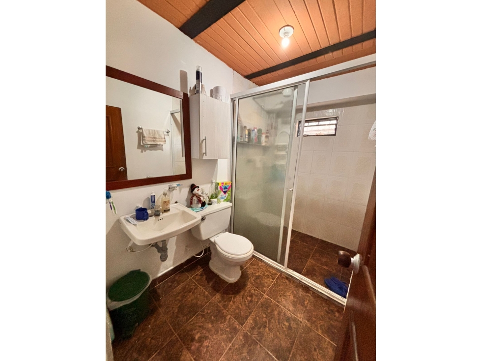 SE VENDE CASA BIFAMILIAR EN EL SUR DE ARMENIA — foto 4