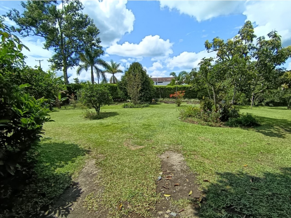 SE VENDE CASA CAMPESTRE EN EL CAIMO