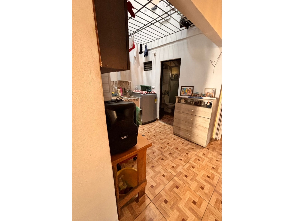 SE VENDE CASA BIFAMILIAR EN EL SUR DE ARMENIA — foto 5