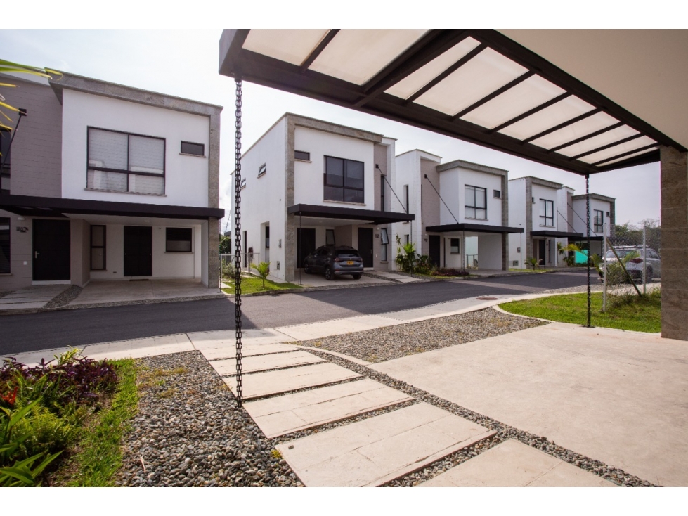 SE VENDE CASA EN CONJUNTO CERRADO VIA AEROPUERTO