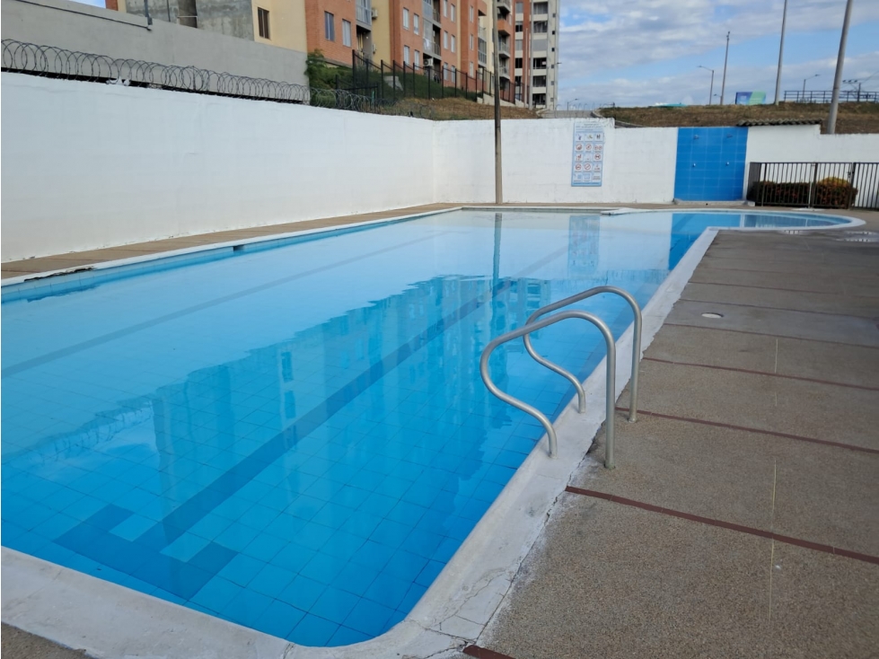 Casa en venta en Girardot de 4 habitaciones, conjunto con piscina