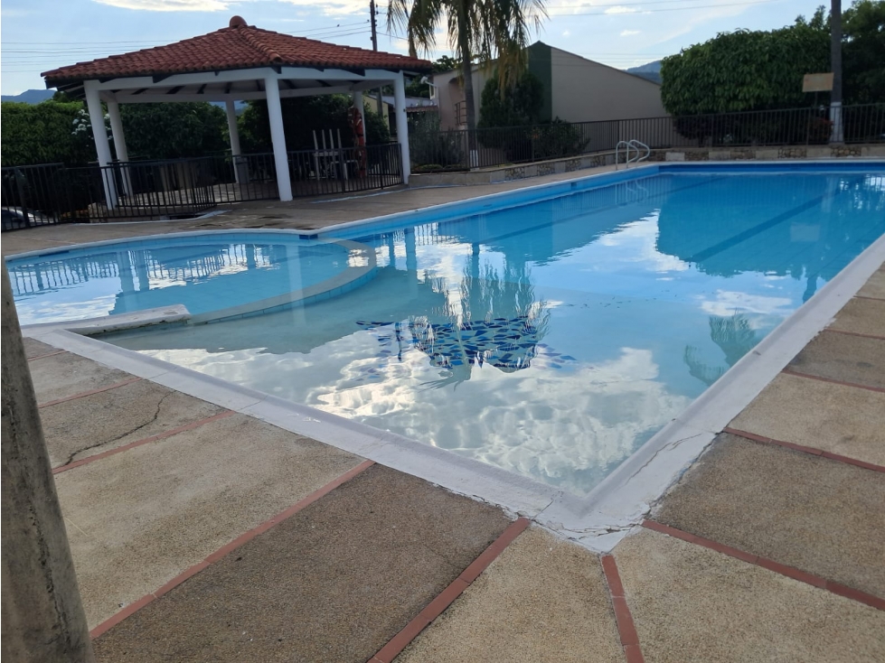 Casa en venta en Girardot de 4 habitaciones, conjunto con piscina — foto 4