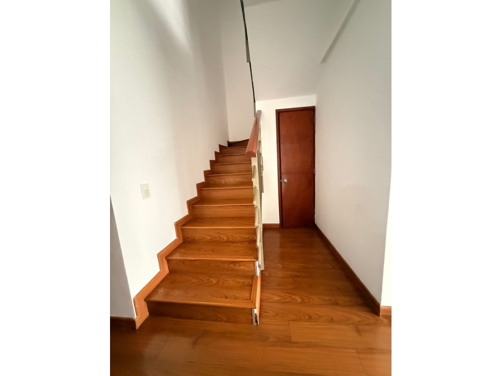 Lindo Duplex Remodelado en club house con piscina — foto 4