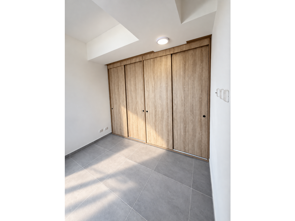SE ARRIENDA APARTAMENTO EN URBANA 30 RICAURTE - LOS MARTIRES — foto 3