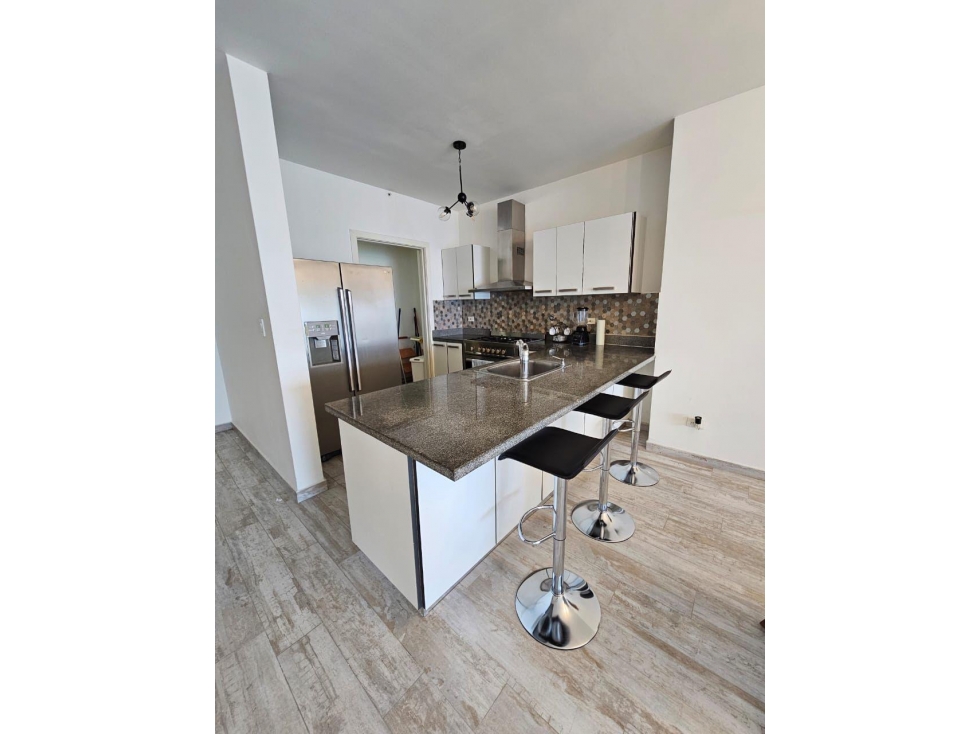 Se alquila apartamento en Avenida Balboa