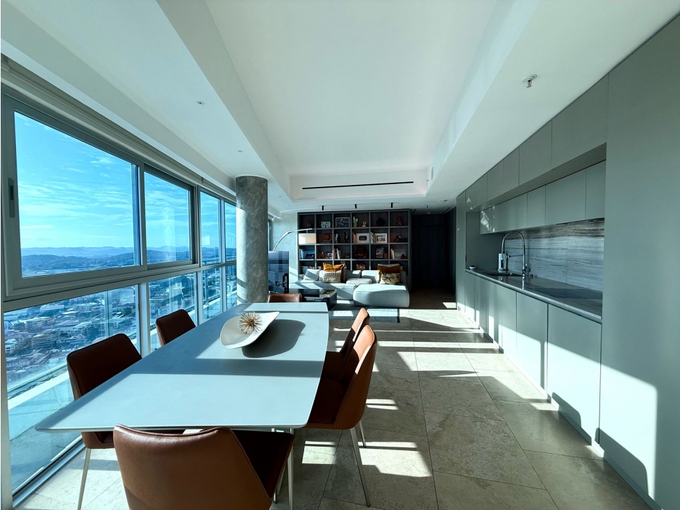 Se vende hermoso apartamento en Avenida Balboa
