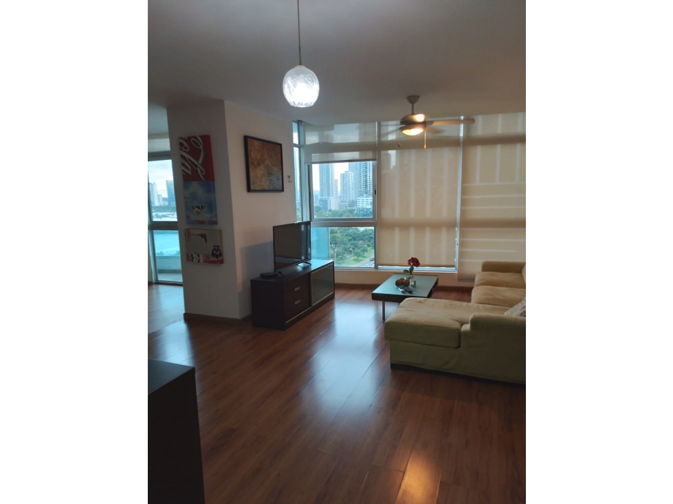 Se alquila apartamento en Avenida Balboa
