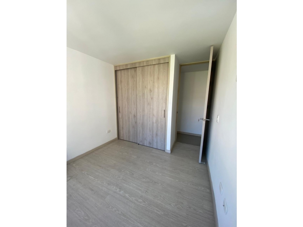 APARTAMENTO PARA ARRIENDO EN LA LOMA DE LOS BERNAL MEDELLÍN — foto 6