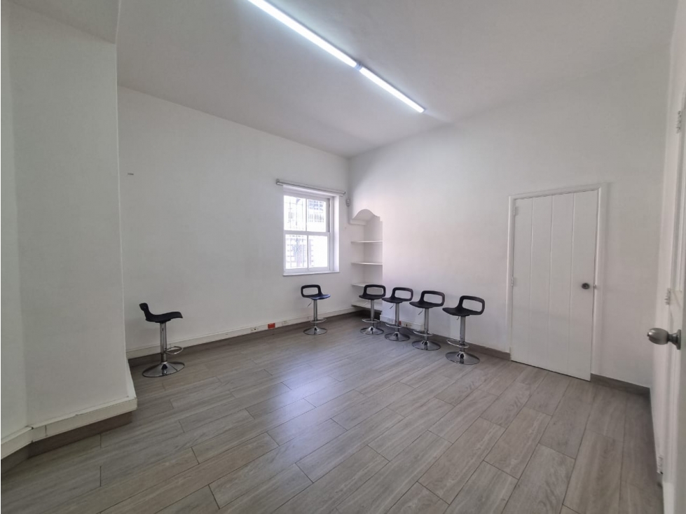 OFICINA PARA ARRIENDO EN EL CENTRO EN MEDELLÍN
