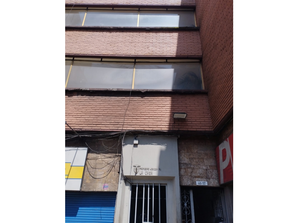 APARTA ESTUDIO PARA ARRIENDO EN LA AVENIDA ORIENTAL MEDELLIN