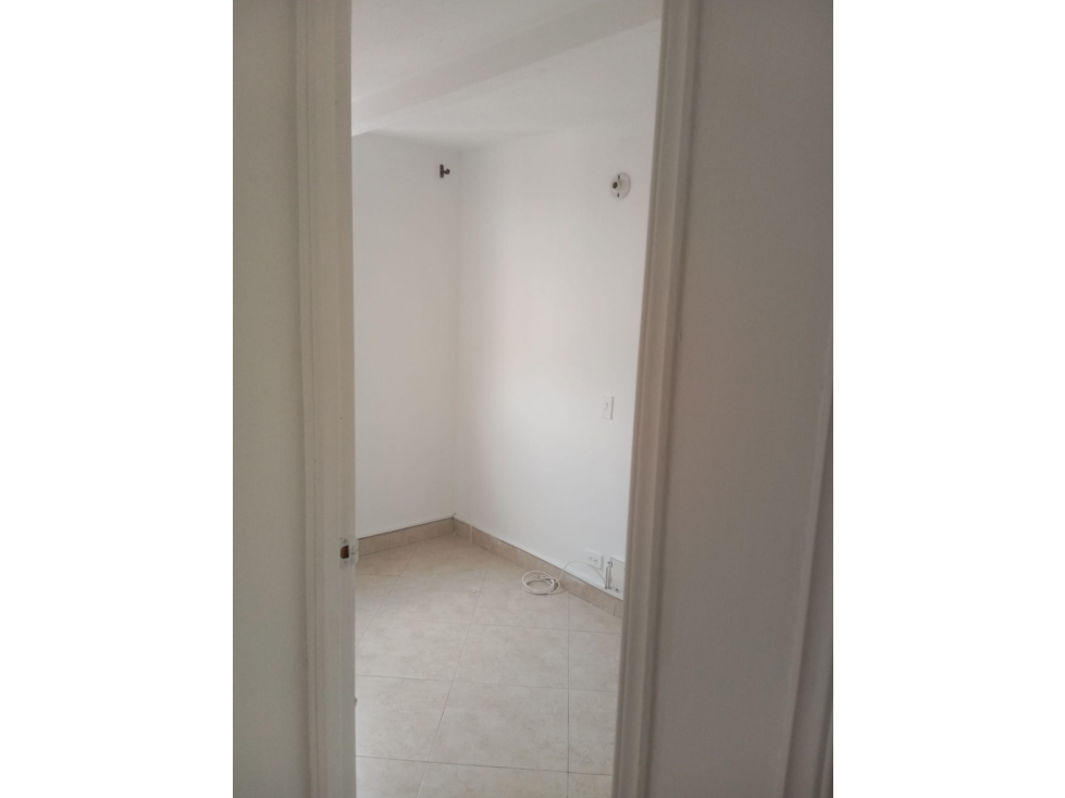 APARTAMENTO PARA ARRIENDO EN LOS COLORES MEDELLÍN — foto 4