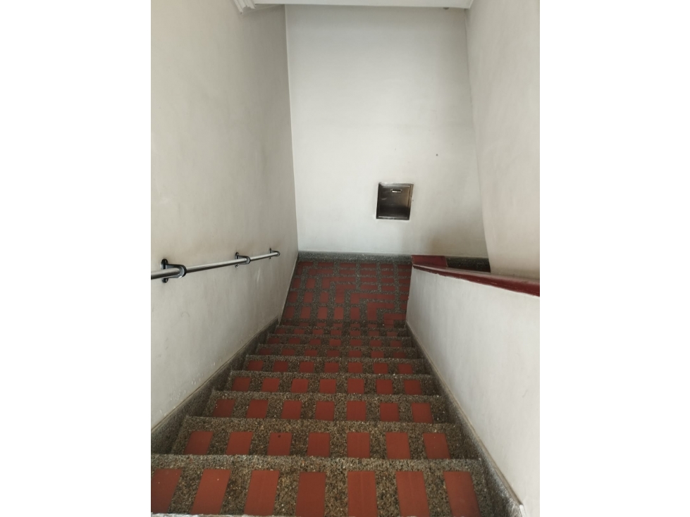 APARTA ESTUDIO PARA ARRIENDO EN LA AVENIDA ORIENTAL MEDELLIN — foto 2