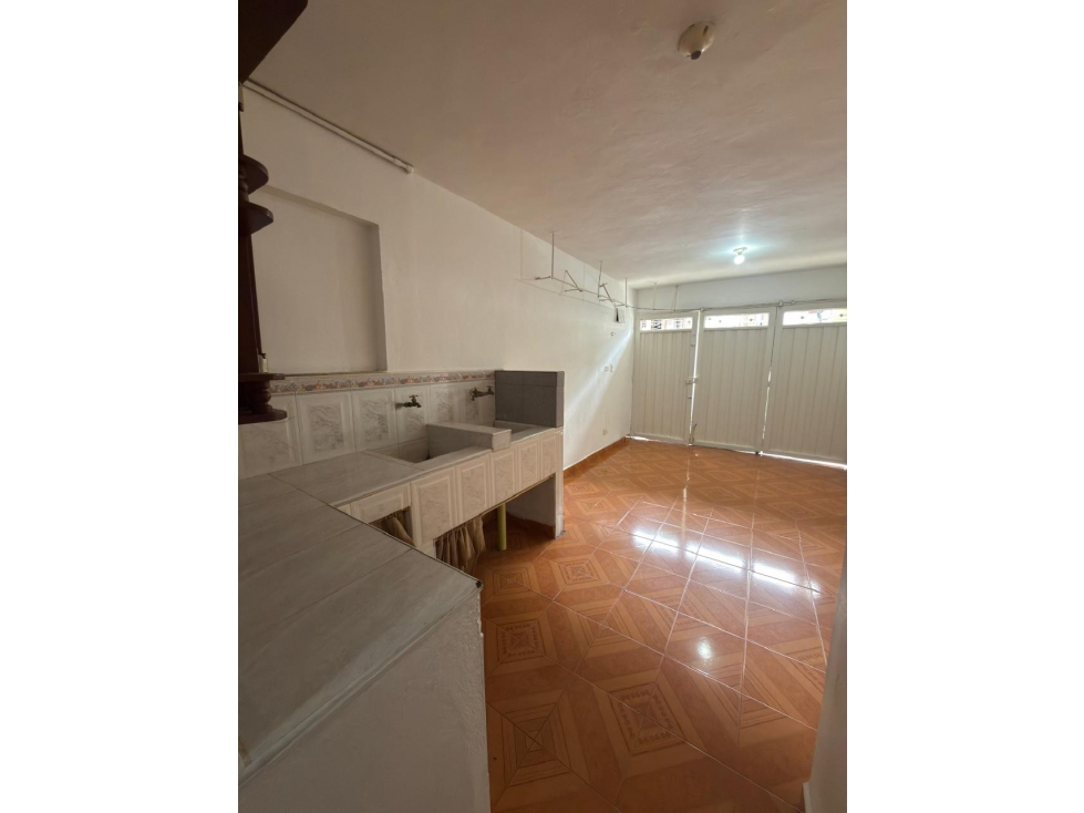 APARTAMENTO PARA ARRIENDO EN MANRIQUE — foto 2