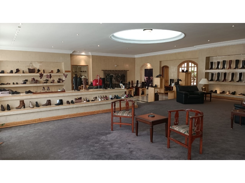 VENDO LOCAL CON BODEGAS Y OFICINAS EN SANTA PAULA — foto 4