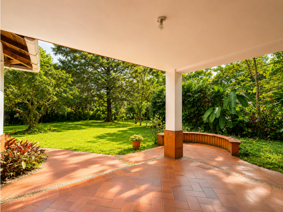 Lote Plano de 2.158 m² con Casa Campestre en Loma de Las Brujas — foto 3