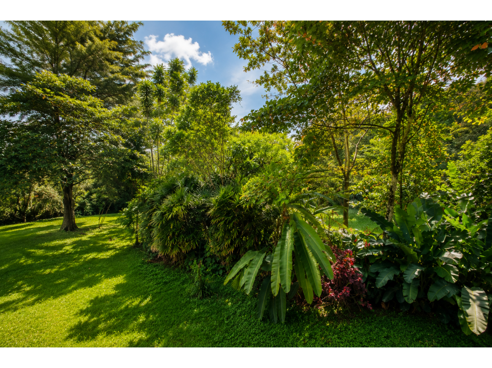 Lote Plano de 2.158 m² con Casa Campestre en Loma de Las Brujas — foto 4
