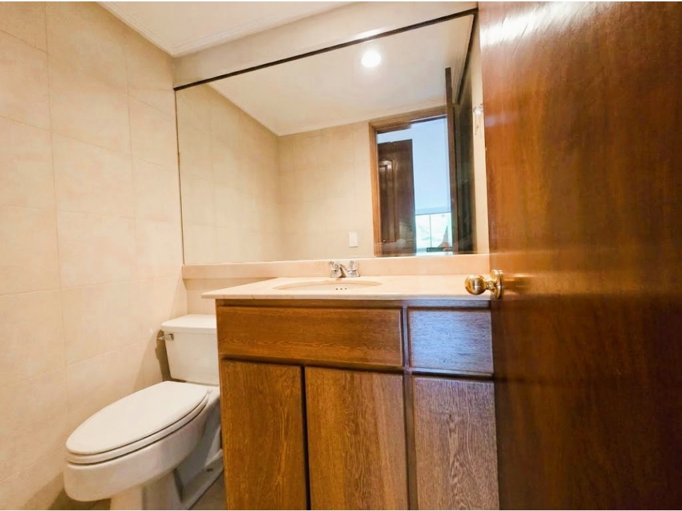 Apartamento en Arriendo El Poblado 210 m², 4 Alcobas con Baño — foto 4