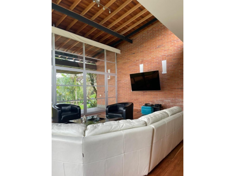Casa en Loma del Escobero, Espaciosa y Moderna, con Vista a la Ciudad — foto 6