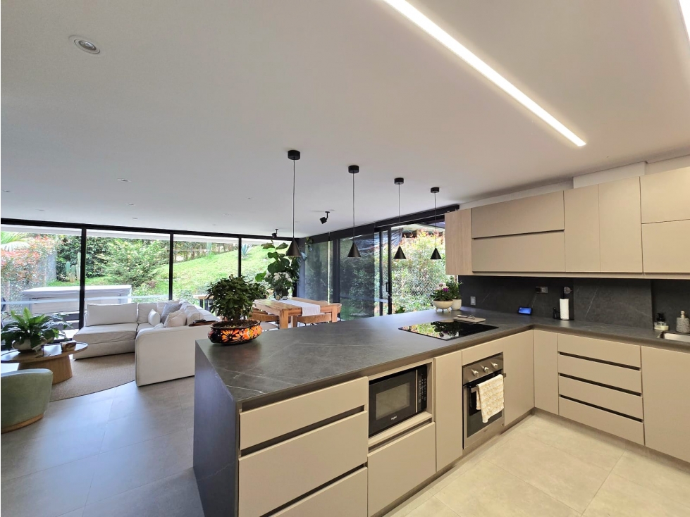 Casa en entorno natural con diseño moderno y total calma - 4