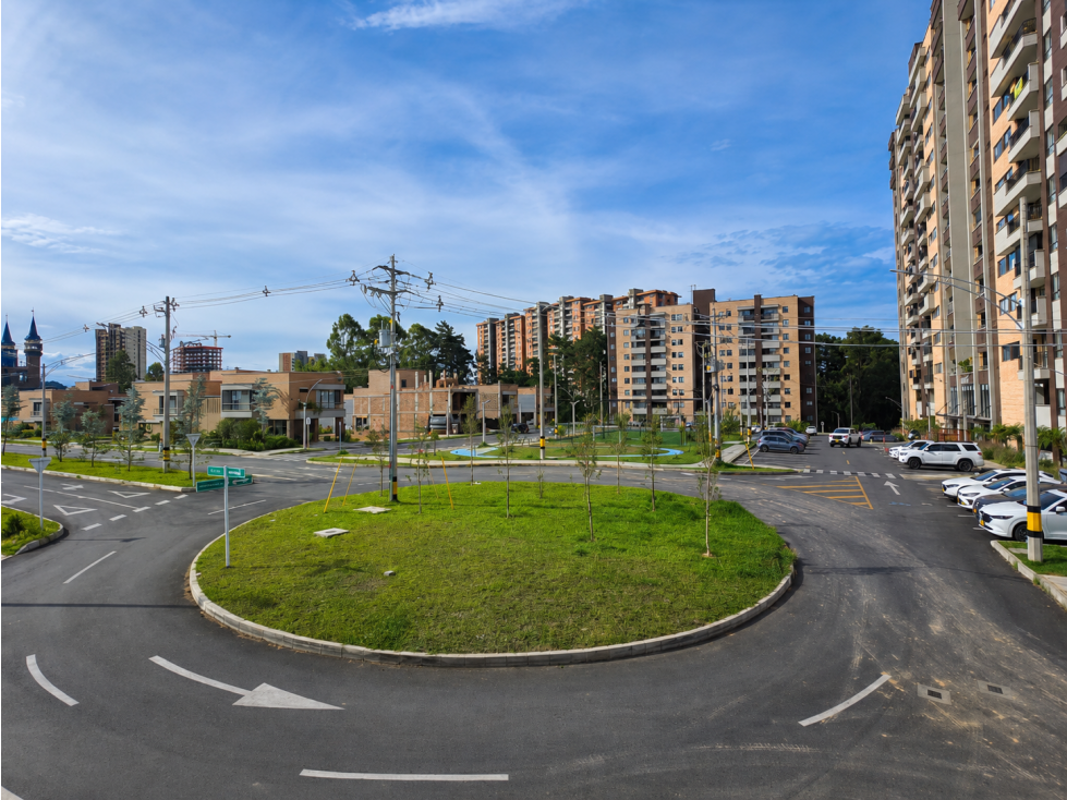 Moderna Casa en venta: 2 niveles - San Antonio de Pereira Rionegro — foto 2