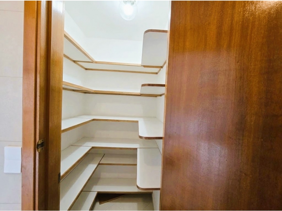 Apartamento en Arriendo El Poblado 210 m², 4 Alcobas con Baño — foto 6
