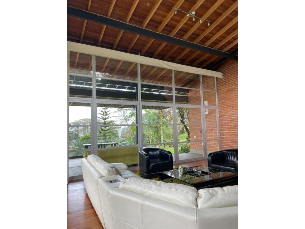 Casa en Loma del Escobero, Espaciosa y Moderna, con Vista a la Ciudad — foto 5